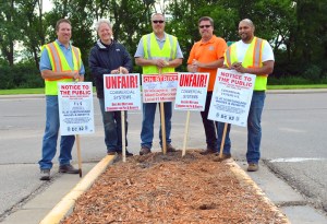 Members of several Building Trades unions picket outside Ridgedale: (L to R) David Sears of Painters District Council 82, Roger LeClair of the Insulators Local 34, Brian Gullickson of the Cement Masons Local 633, Michael Connelly of Laborers Local 563 and Ryan Mims of the Painters.
