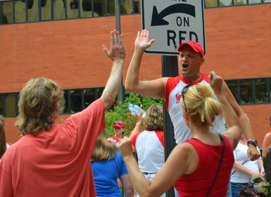 United nurses kept the energy level high during the final hours of picketing in downtown St. Paul.