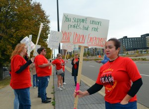 Sign reading "You support union benefits but not YOUR UNION EMPLOYEES"